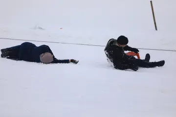 "Güneydoğu’nun Uludağ’ı" olarak anılan Karacadağ Kayak Merkezi, kış aylarında bölge halkının akınına uğrayarak renkli karelere sahne olmaktadır. 1919 metre rakımda bulunan bu eşsiz, klasik kış tatili anlayışını yöresel kültürle birleştirerek neşeli görüntülerinin çıktığı yerlerin başında gelir.