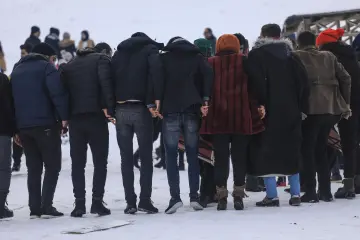 "Güneydoğu’nun Uludağ’ı" olarak anılan Karacadağ Kayak Merkezi, kış aylarında bölge halkının akınına uğrayarak renkli karelere sahne olmaktadır. 1919 metre rakımda bulunan bu eşsiz, klasik kış tatili anlayışını yöresel kültürle birleştirerek neşeli görüntülerinin çıktığı yerlerin başında gelir.