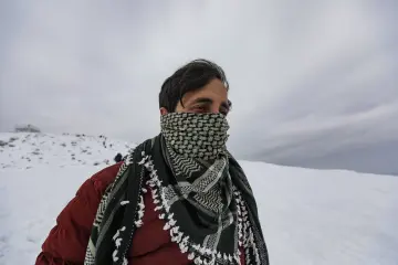 "Güneydoğu’nun Uludağ’ı" olarak anılan Karacadağ Kayak Merkezi, kış aylarında bölge halkının akınına uğrayarak renkli karelere sahne olmaktadır. 1919 metre rakımda bulunan bu eşsiz, klasik kış tatili anlayışını yöresel kültürle birleştirerek neşeli görüntülerinin çıktığı yerlerin başında gelir.