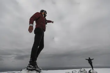 "Güneydoğu’nun Uludağ’ı" olarak anılan Karacadağ Kayak Merkezi, kış aylarında bölge halkının akınına uğrayarak renkli karelere sahne olmaktadır. 1919 metre rakımda bulunan bu eşsiz, klasik kış tatili anlayışını yöresel kültürle birleştirerek neşeli görüntülerinin çıktığı yerlerin başında gelir.