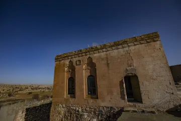 Zaz Köyü Mor Dimet Kilisesi tarihi taş cephe ve Süryani mimarisi