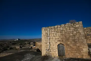 Zaz Köyü eski taş yapı kemerli ahşap kapı ve geleneksel mimari