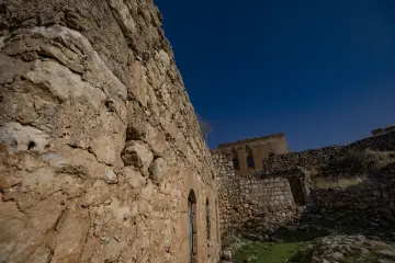 Zaz Köyü Mor Dimet Kilisesi çevresindeki tarihi taş yapılar