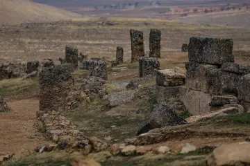 Zerzevan Kalesi, taş kalıntılar, Roma dönemi ve arkeolojik alan